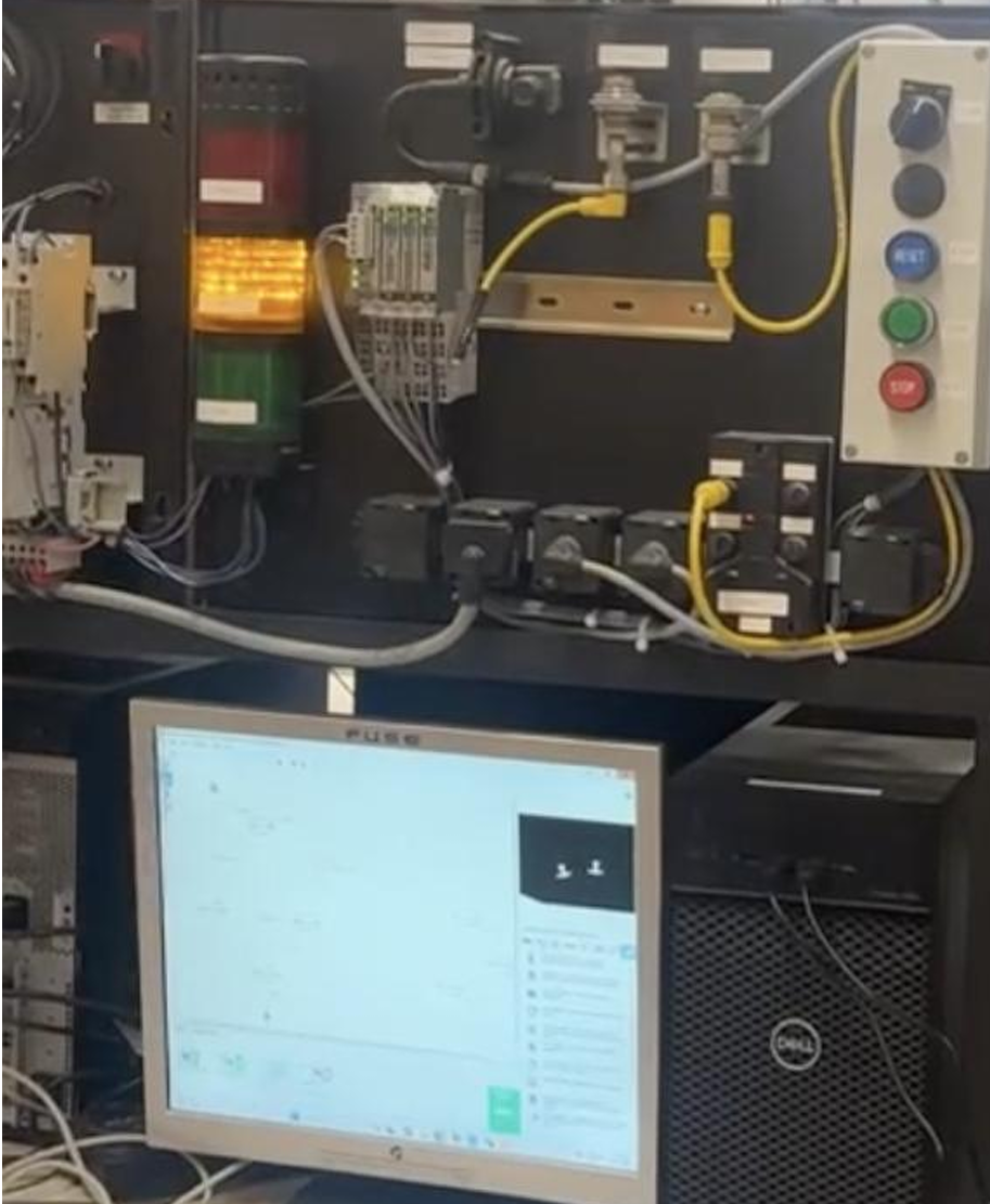Yellow indicator output triggered by the incorrect-count rung